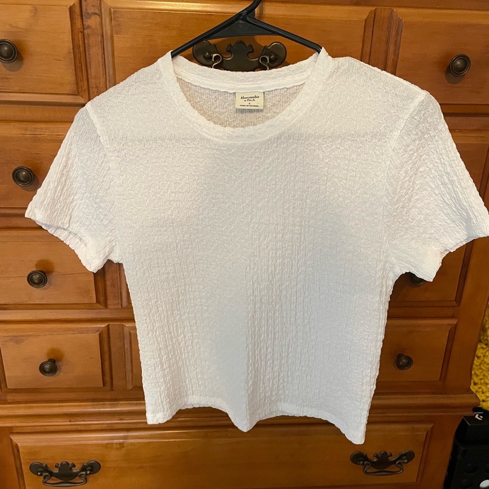 NWOT - cropped t-shirt